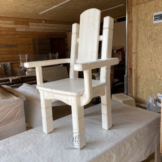 Деревянное кресло из массива сосны «Суздальское»
