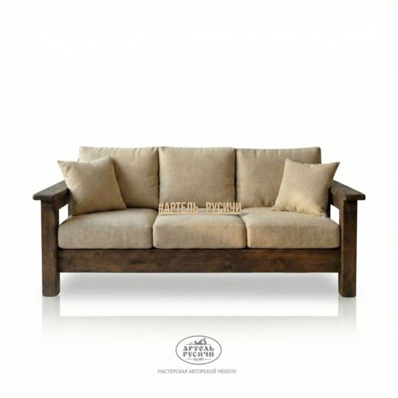 Прямой диван из массива сосны с мягкими подушками в стиле кантри