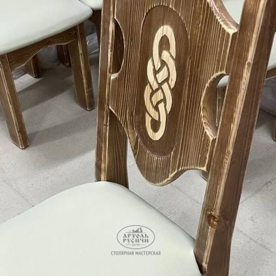 Стул «Смоленский» из массива дерева с резьбой и мягкой обивкой