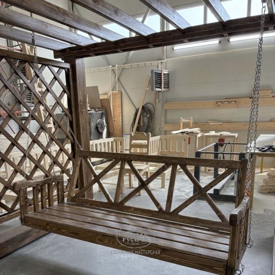 Деревянная пергола с качелями из массива северной сосны