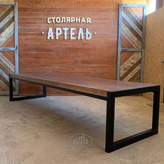 Большой обеденный стол в стиле лофт из дерева и металла