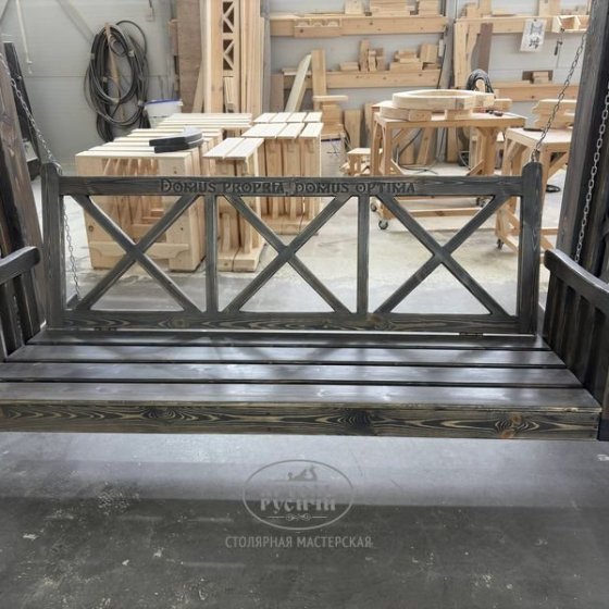 Деревянная пергола с качелями из массива северной сосны