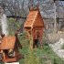  Декоративная избушка на курьих ножках из массива 