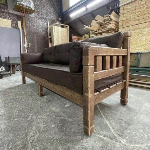 Характеристики Диван-скамья из массива дерева «Суздальский» в стиле русский лофт с подушками