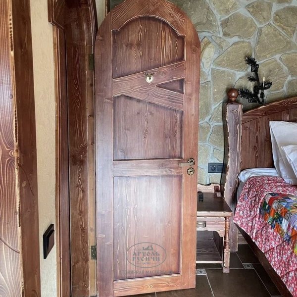 Характеристики Дверь арочная из массива под старину «Псковская»