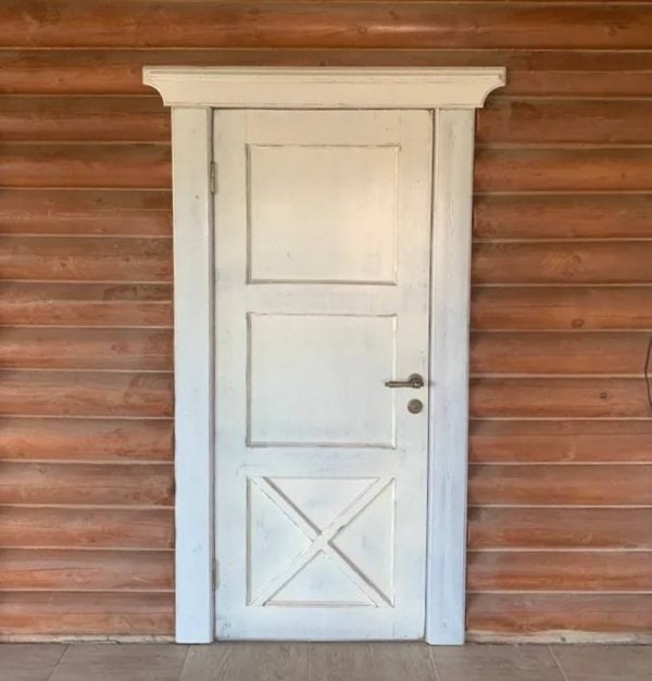 Характеристики Дверь из массива натурального дерева под старину