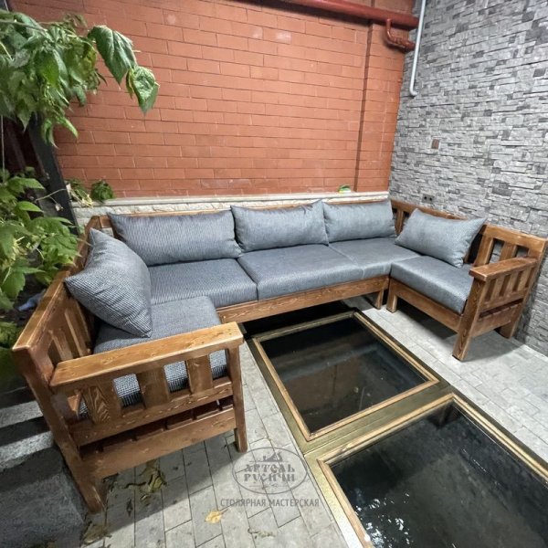 Характеристики Садовый диван П-образной формы из массива дерева «Русский лофт» с мягкими подушками 