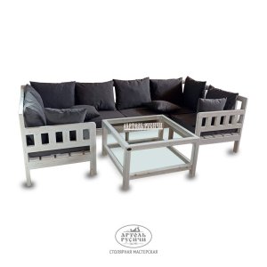 П-образный диван из массива сосны с мягкими подушками и журнальный столик «Русский лофт»