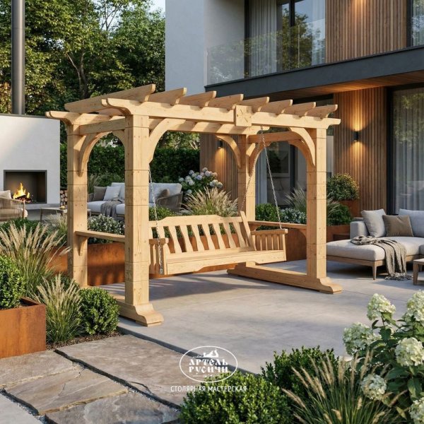 Деревянные садовые качели на приусадебном участке