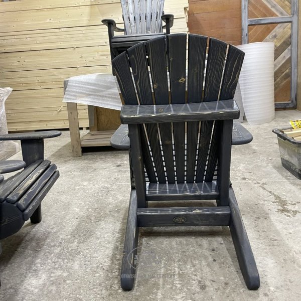 Адирондак – садовое кресло из массива дерева фото вид сзади