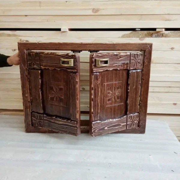 Деревянная настенная полка-шкафчик для посуды