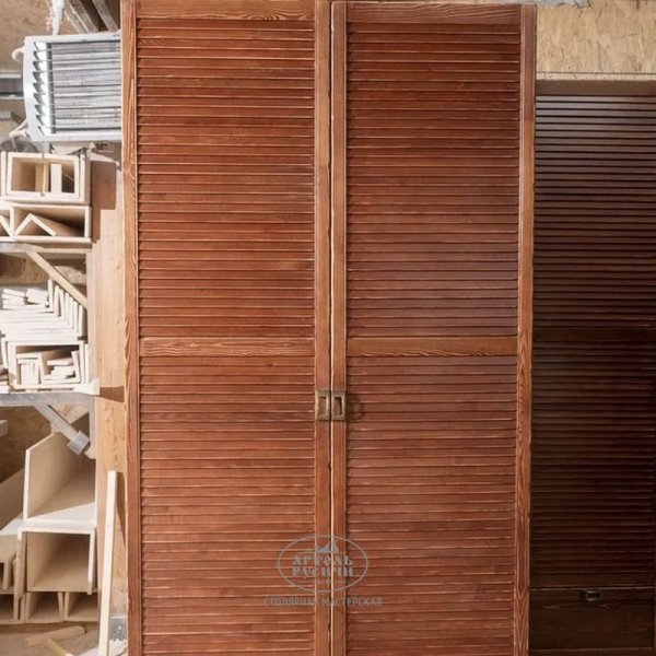 Деревянный платяной шкаф из массива сосны «Псковский»