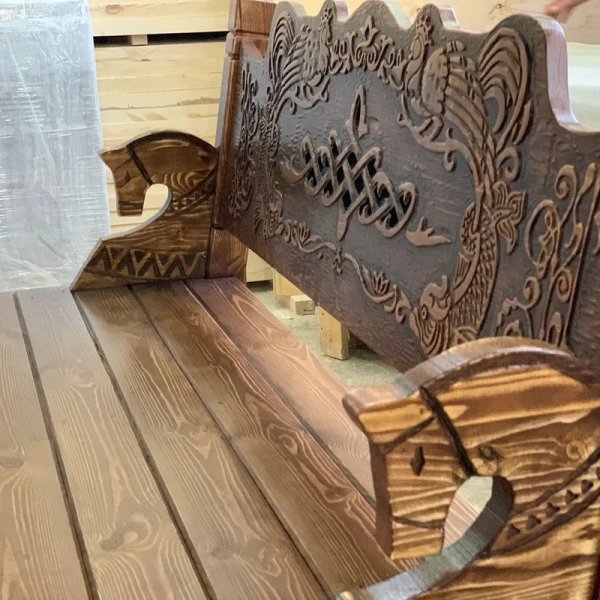 Дизайнерская скамья под старину из массива дерева с резьбой 