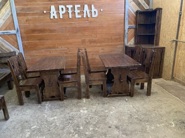 Комплект мебели под старину для кафе из массива дерева «Новгородский»
