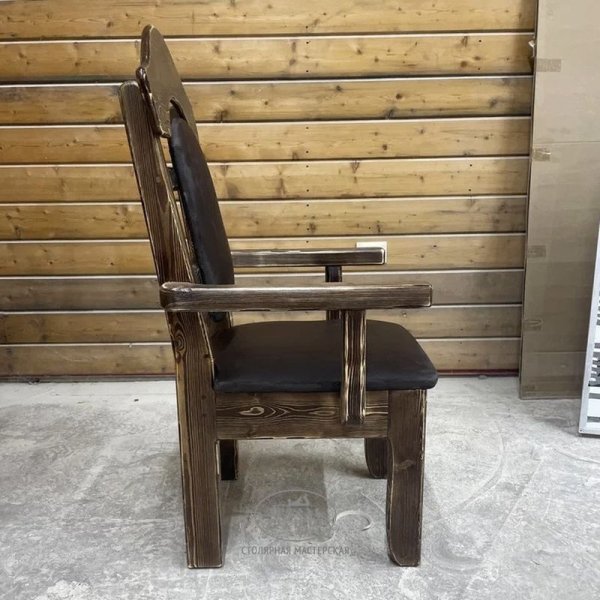 Кресло из массива под старину с мягкой обивкой «Белгородское»