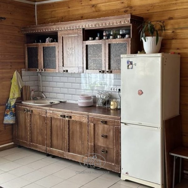 Кухня из массива дерева «Суздальская» фото в интерьере