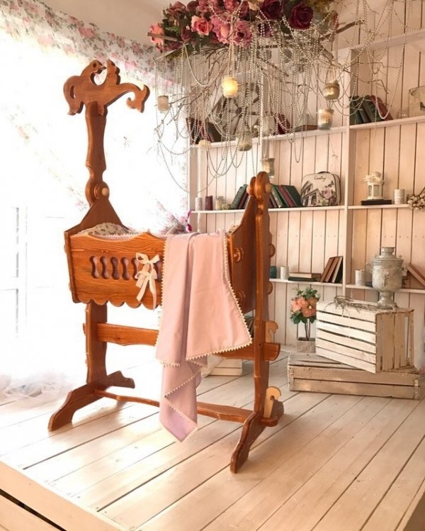 Люлька LuxusBaby из массива дерева с механизмом "SIRIN"