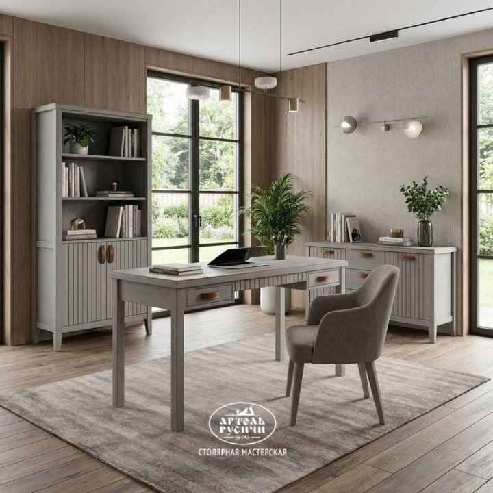 Рабочий стол из массива северной сосны в интерьере кабинете в загородном доме