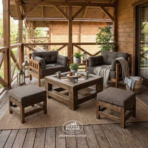 Пуф и кресла с подушками на террасе