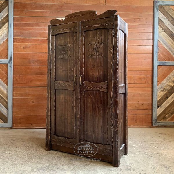 Шкаф под старину из дерева Смоленский фото