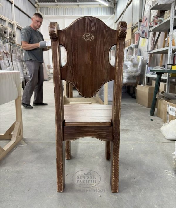 Стул под старину с резьбой «Смоленский» для беседки, бани или кафе фото спинки крупный план