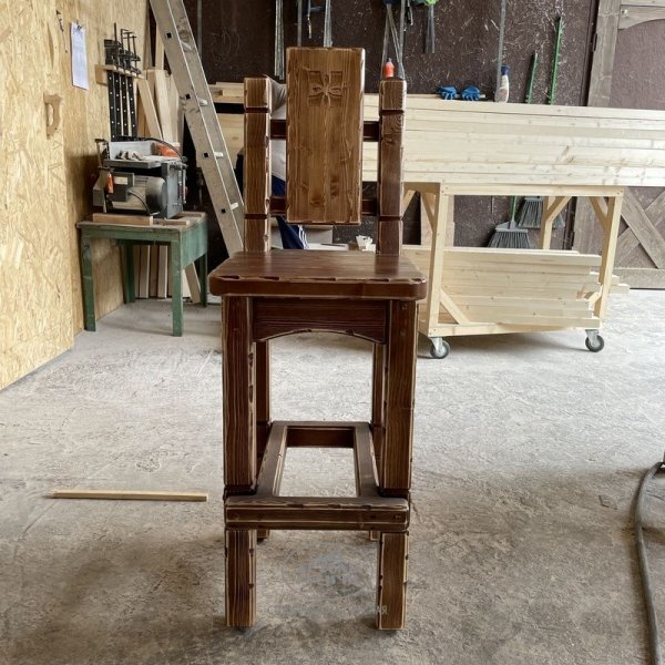 Высокий барный стул «Суздальский» из массива сосны