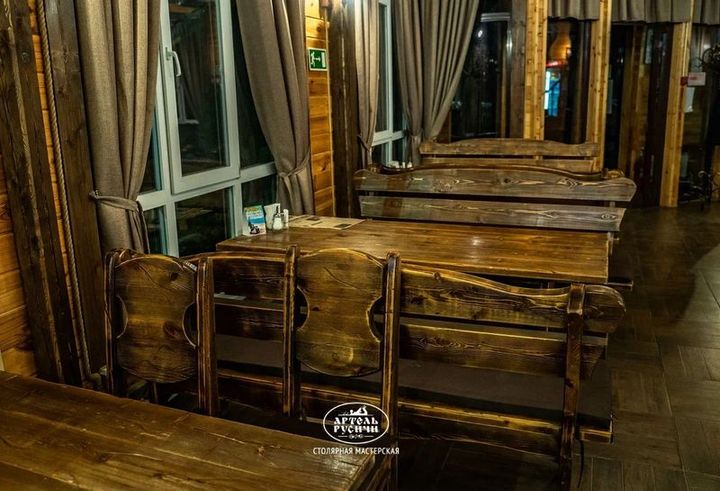 Комплект мебели из массива дерева